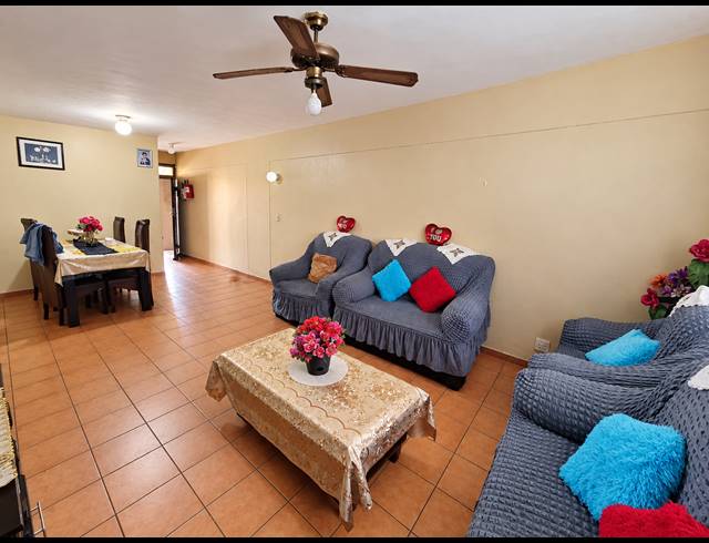 2 BEDROOM FLAT FOR SALE IN VEREENIGING CENTRAL